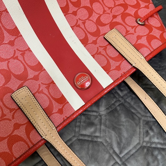 LARGE COACH CARRYALL Red, Excellent Condition, never used - Picture 10 of 10